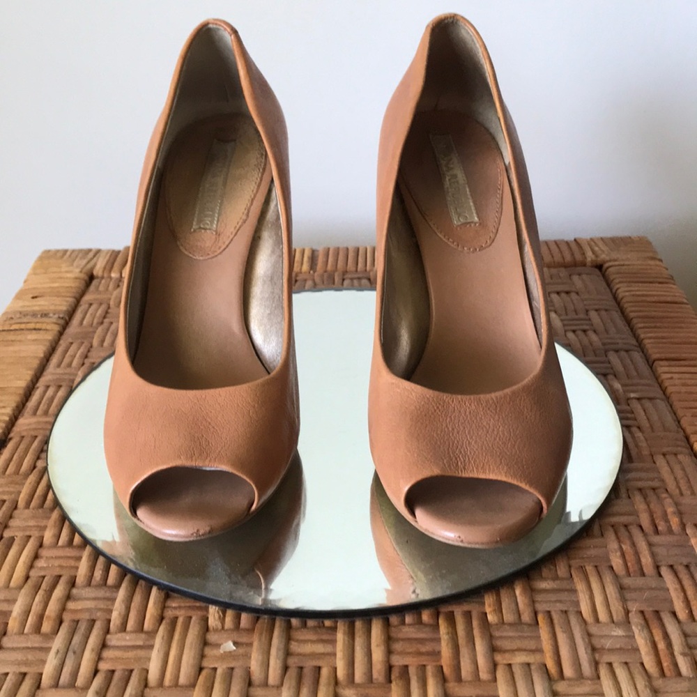Banana Republic peep toe leather pump
